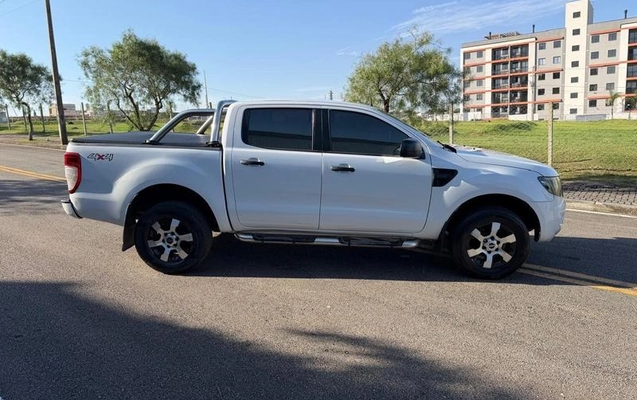 imagem-https://www.socarrao.com.br/sc-vehicle-images-prod/3282324/1786996163063-8388246_7_B_98e24b8977.jpeg