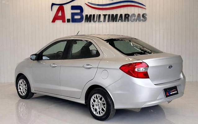 imagem-https://www.socarrao.com.br/sc-vehicle-images-prod/3282402/1786996296991-8383995_12_B_b5fd971229.jpeg