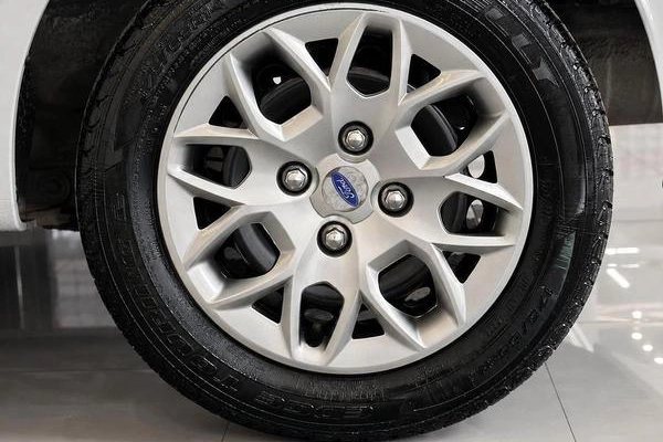imagem-https://www.socarrao.com.br/sc-vehicle-images-prod/3282402/1786996297003-8383995_2_B_6e34e87d5b.jpeg