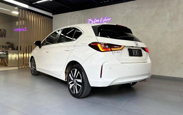 imagem-https://www.socarrao.com.br/sc-vehicle-images-prod/3282467/1789419697092-8328818_6_B_4eaad779d4.jpeg