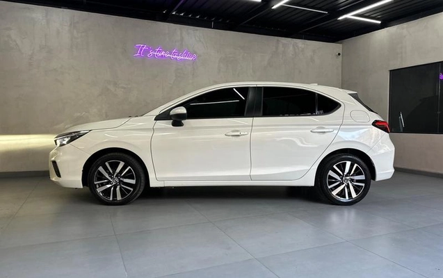 imagem-https://www.socarrao.com.br/sc-vehicle-images-prod/3282467/1789419697093-8328818_7_B_6009740abf.jpeg