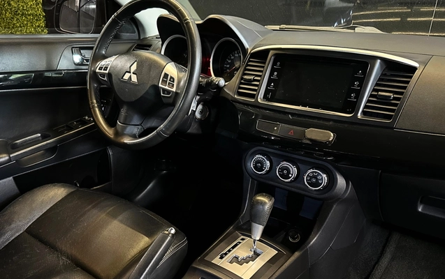 imagem-https://www.socarrao.com.br/sc-vehicle-images-prod/3282601/1786996658242-9_054958.jpg