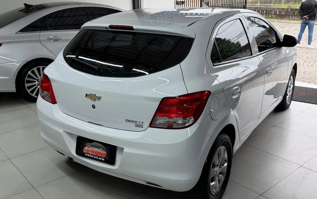 imagem-https://www.socarrao.com.br/sc-vehicle-images-prod/3282737/1786997405062-SU1HXzI2NDcuanBlZw.jpeg