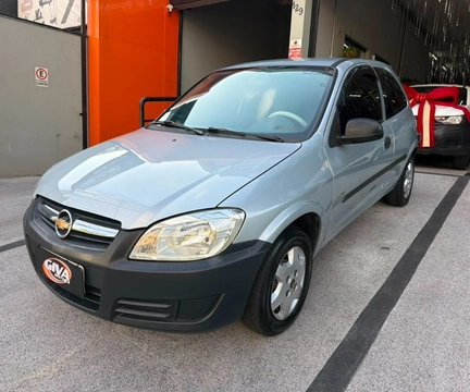 Chevrolet Celta 2009 Prata — foto 1 de 3