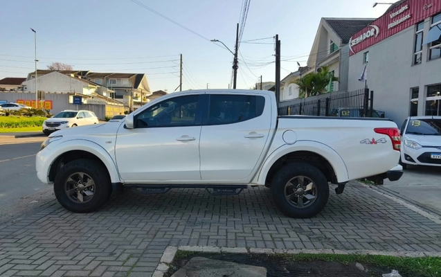 imagem-https://www.socarrao.com.br/sc-vehicle-images-prod/3283218/1790875434298-8UByV3HmwKyK4q0PQlxhL7qzKpqlkp5z.jpg