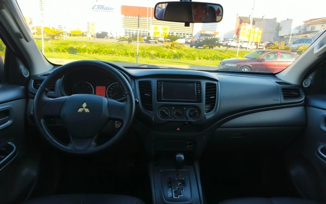 imagem-https://www.socarrao.com.br/sc-vehicle-images-prod/3283218/1790875434300-gcVHlGLHIITRWBoyRhIJPTVFsrEYToLS.jpg