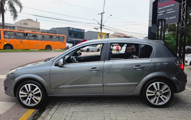 imagem-https://www.socarrao.com.br/sc-vehicle-images-prod/3283220/1786998997380-MjAyNjA4MTJfMTcxOTI5LmpwZw.jpg
