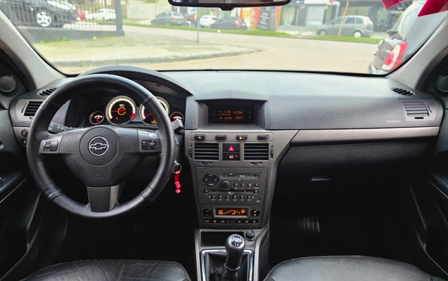 imagem-https://www.socarrao.com.br/sc-vehicle-images-prod/3283220/1786998998296-MjAyNjA4MTJfMTcyMTAzLmpwZw.jpg