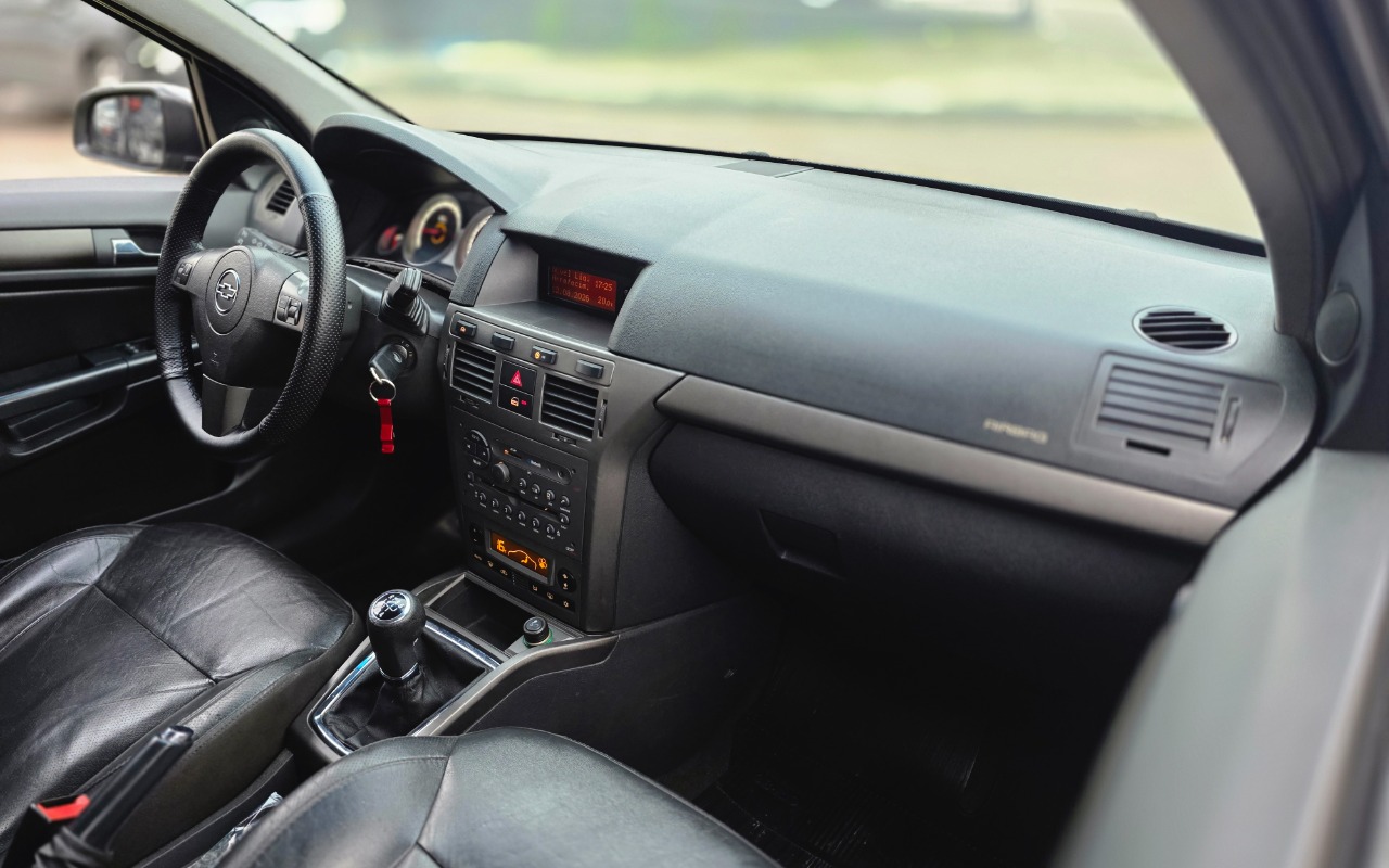 imagem-https://www.socarrao.com.br/sc-vehicle-images-prod/3283220/1786998998358-MjAyNjA4MTJfMTcyMTE3LmpwZw.jpg