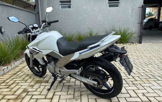 imagem-https://www.socarrao.com.br/sc-vehicle-images-prod/3283235/1786999129937-0b35cef69c8e46599a0ef4f13ef5d32d_1786998964468.jpg