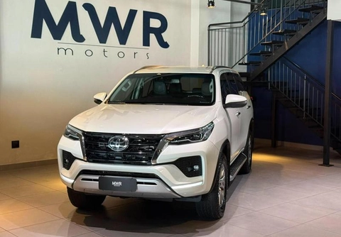Toyota Hilux SW4 4x4 2.8 Diesel 2021 Branco — foto 1 de 3