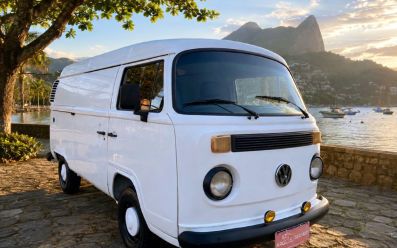 Volkswagen Kombi Furgão 2004 Branco — foto 1 de 3