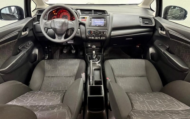 imagem-https://www.socarrao.com.br/sc-vehicle-images-prod/3283817/1787001337369-8389040_12_B_18b0350373.jpeg