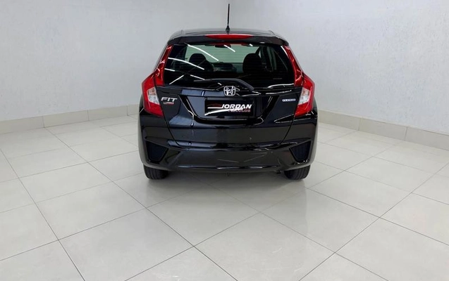 imagem-https://www.socarrao.com.br/sc-vehicle-images-prod/3283817/1787001337369-8389040_7_B_ce1f892213.jpeg