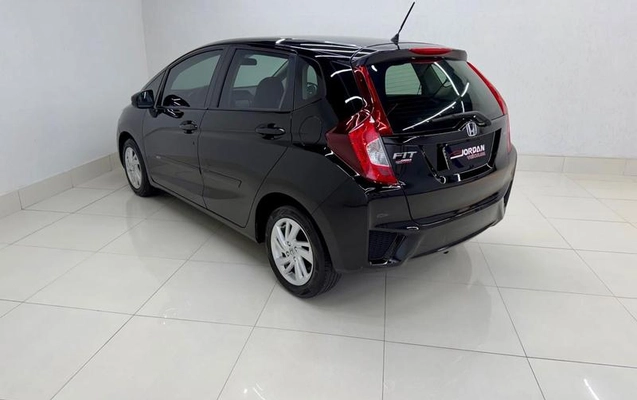 imagem-https://www.socarrao.com.br/sc-vehicle-images-prod/3283817/1787001337369-8389040_8_B_6414cec6de.jpeg