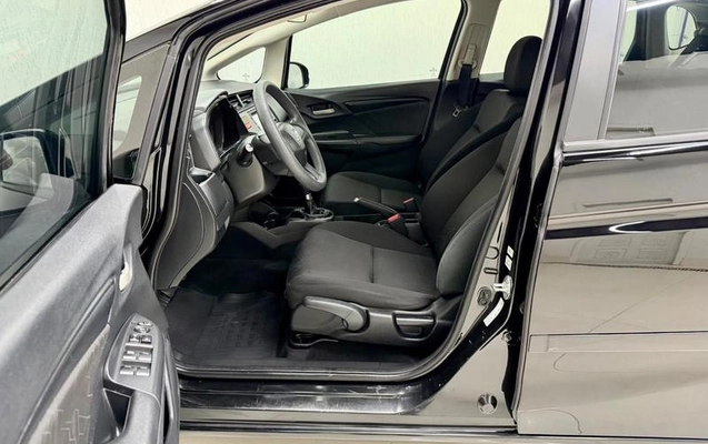 imagem-https://www.socarrao.com.br/sc-vehicle-images-prod/3283817/1787001337370-8389040_14_B_1a246d3059.jpeg