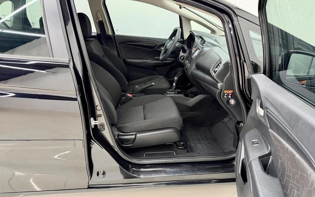 imagem-https://www.socarrao.com.br/sc-vehicle-images-prod/3283817/1787001337370-8389040_18_B_f3614a3d65.jpeg
