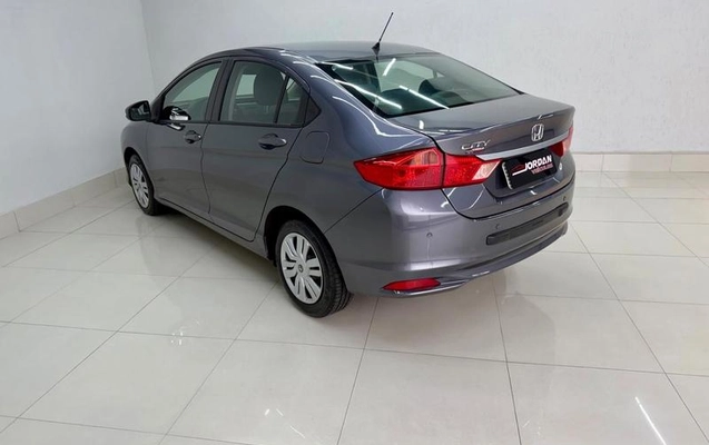 imagem-https://www.socarrao.com.br/sc-vehicle-images-prod/3283962/1787001330424-8356254_8_B_763213313a.jpeg