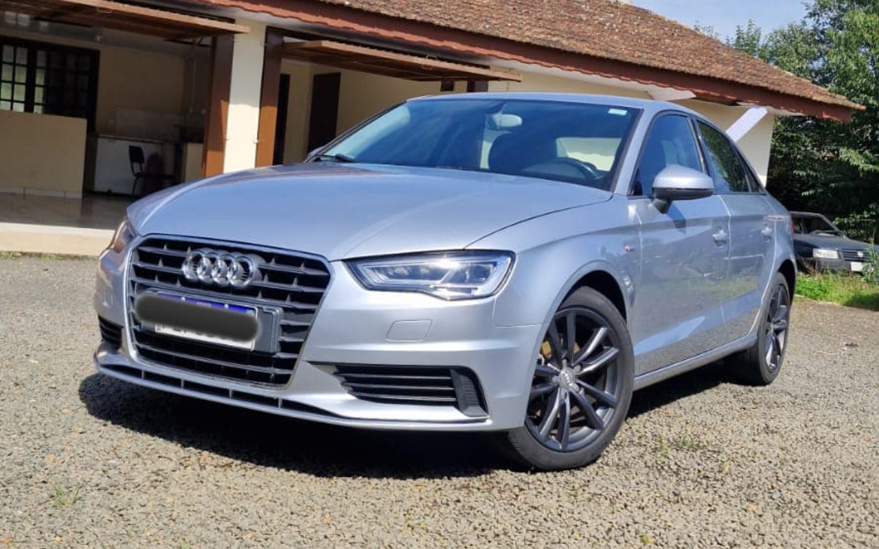 Audi A3 Sedan 1.4/ Attra. 16V TB FSI S-tronic na cor Prata em Porto União / SC - 3284427