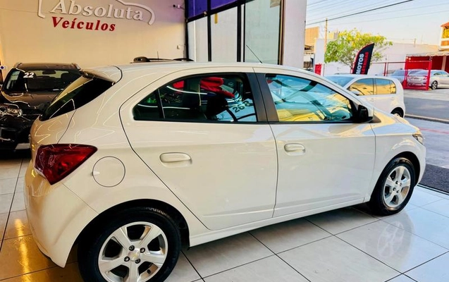 imagem-https://www.socarrao.com.br/sc-vehicle-images-prod/3286668/1790092888112-8312060_6_B_a2217b0686.jpeg