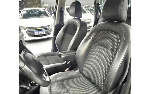 imagem-https://www.socarrao.com.br/sc-vehicle-images-prod/3289387/1787018433140-1_094523.jpg