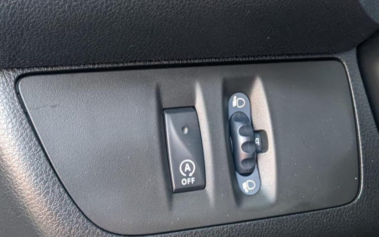 imagem-https://www.socarrao.com.br/sc-vehicle-images-prod/3289421/1787018599474-RkNfMzkzOV84MDIyNTQ4XzEwX1ZfYzNkOTViYzMxOC5qcGVn.jpeg