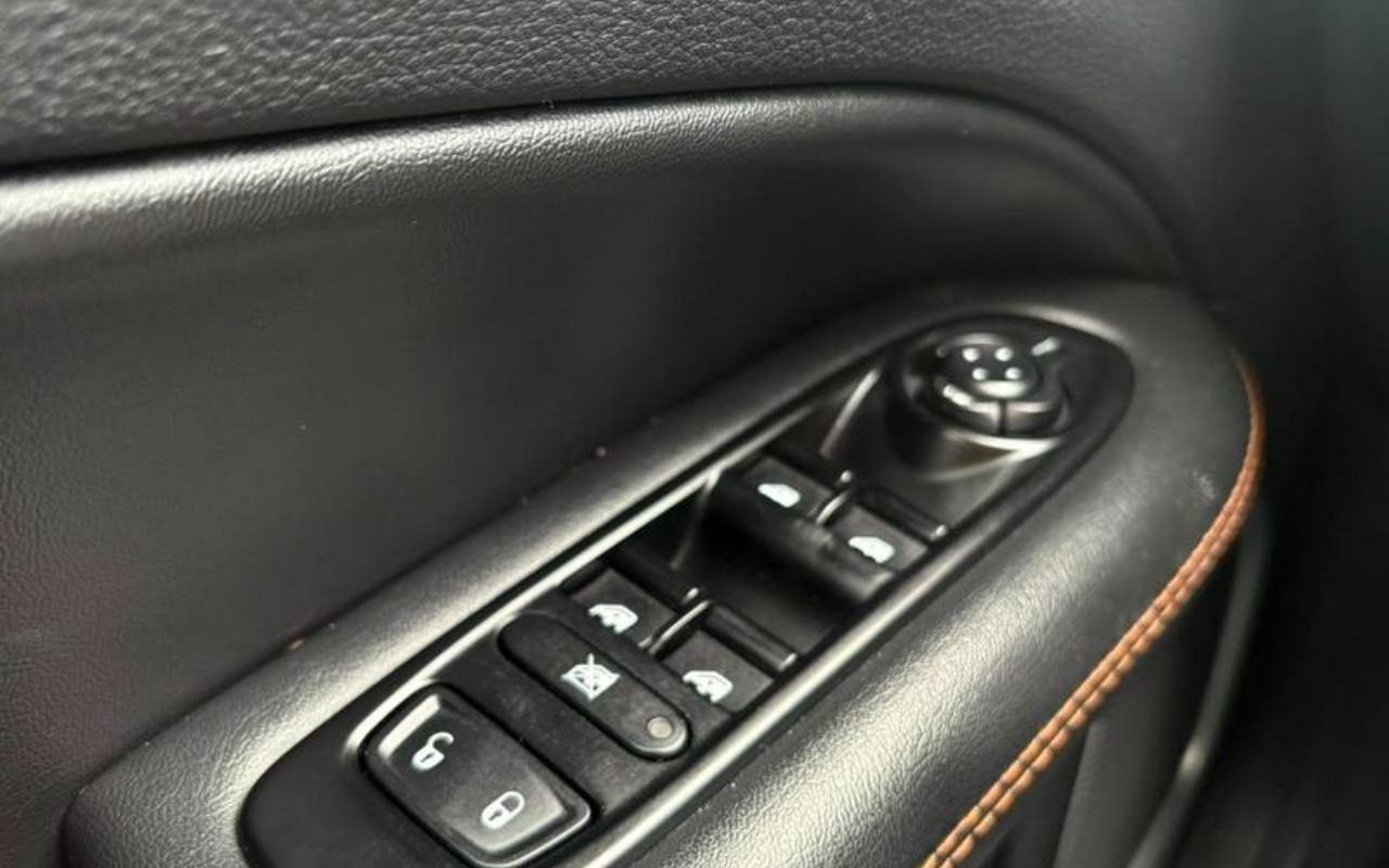 imagem-https://www.socarrao.com.br/sc-vehicle-images-prod/3297093/1787055484973-ODE4NjU2NF8yMF9CX2E5NmQ5ODdjODkuanBlZw.jpeg