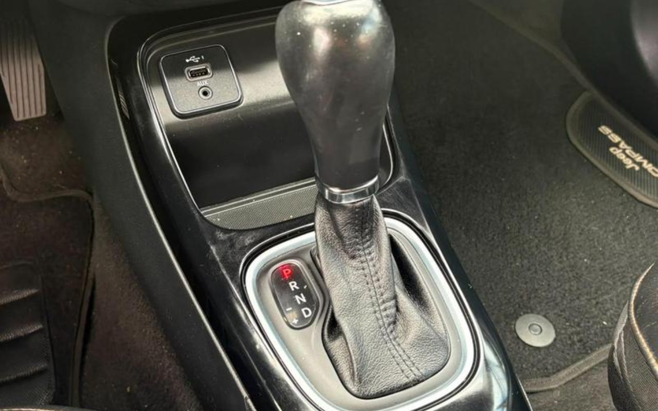 imagem-https://www.socarrao.com.br/sc-vehicle-images-prod/3297093/1787055485243-ODE4NjU2NF82X0JfZWU5ZjA1OGE2NC5qcGVn.jpeg