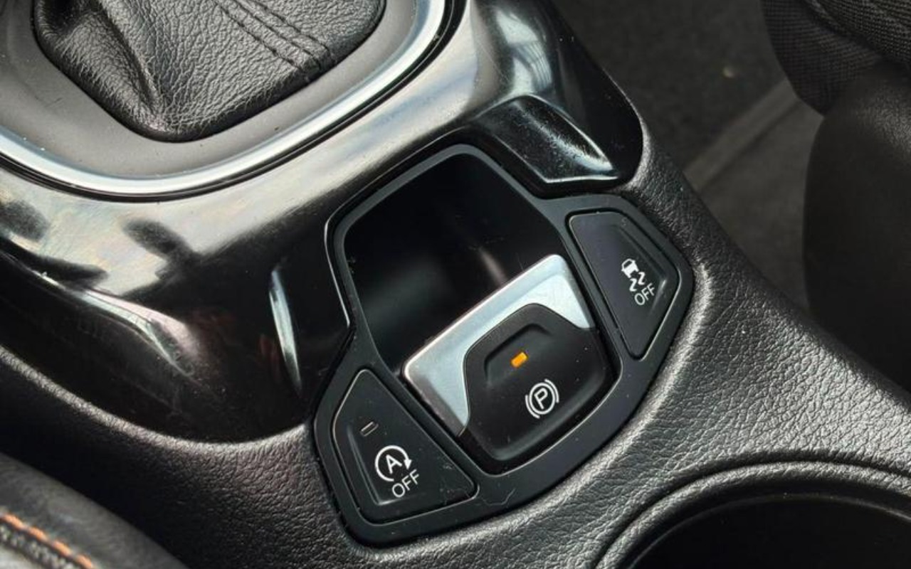 imagem-https://www.socarrao.com.br/sc-vehicle-images-prod/3297093/1787055485474-ODE4NjU2NF82X0JfMGUwMmFjODM1OS5qcGVn.jpeg