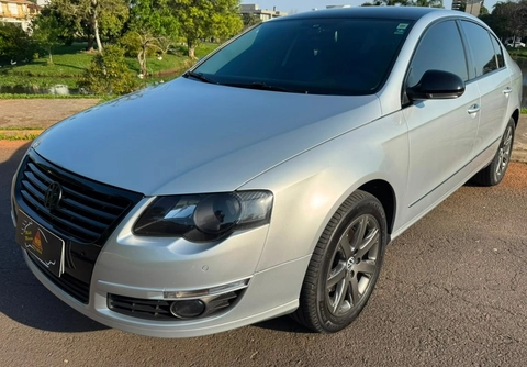 Volkswagen Passat 2010 Prata — foto 1 de 3