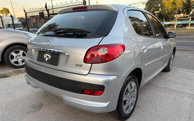 imagem-https://www.socarrao.com.br/sc-vehicle-images-prod/3297393/1789492075596-8014130_10_B_09c67e24ca.jpeg