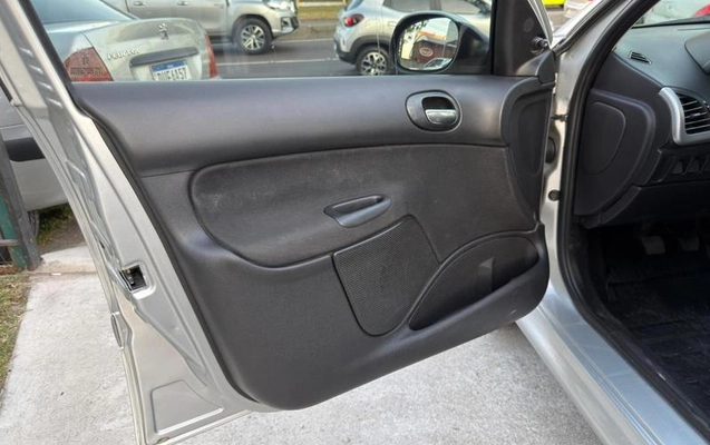 imagem-https://www.socarrao.com.br/sc-vehicle-images-prod/3297393/1789492075597-8014130_1_B_dff49a3fa6.jpeg