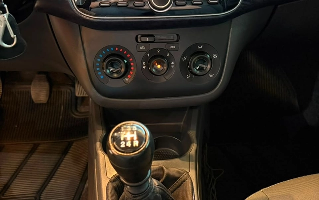imagem-https://www.socarrao.com.br/sc-vehicle-images-prod/3297579/1787059175753-1ba1881d-be7b-4385-a599-ad913672d038.jpg