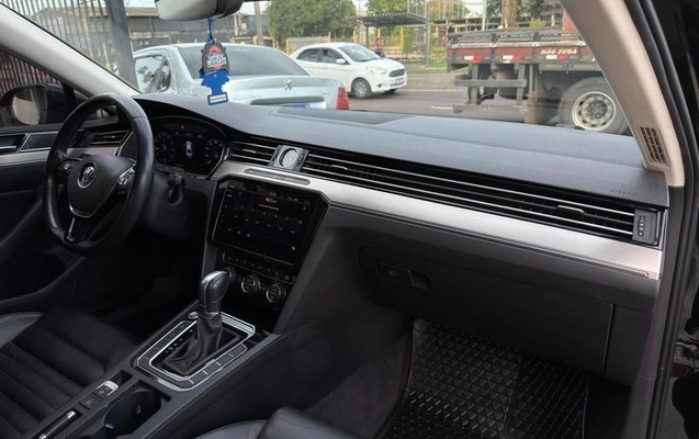 imagem-https://www.socarrao.com.br/sc-vehicle-images-prod/3297619/1789656625891-7972822_14_B_262f86d3a8.jpeg