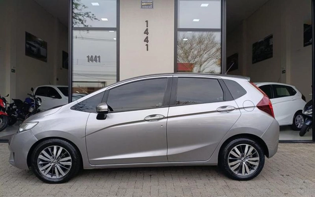 imagem-https://www.socarrao.com.br/sc-vehicle-images-prod/3298572/1789504604364-8390141_5_B_40bac8a5a0.jpeg