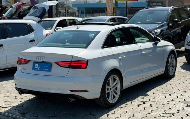 imagem-https://www.socarrao.com.br/sc-vehicle-images-prod/3300804/1787071527391-69436a848b6cb2b82.jpeg