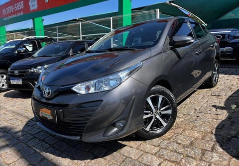 Toyota Yaris 2022 Cinza — foto 1 de 3