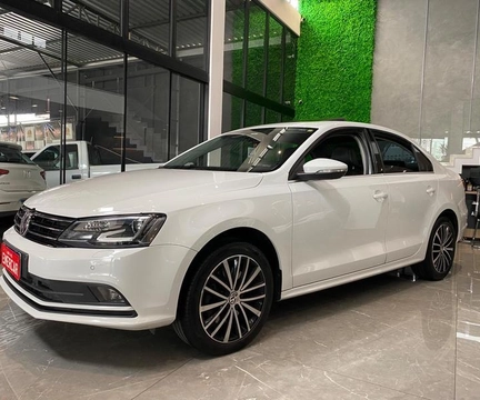 Volkswagen Jetta 2017 Branco — foto 1 de 3