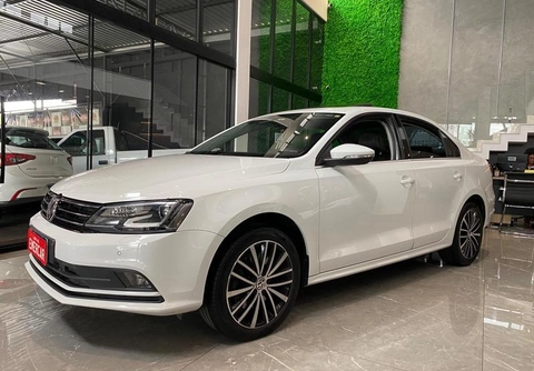 Volkswagen Jetta 2017 Branco — foto 1 de 3