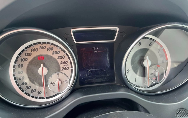 imagem-https://www.socarrao.com.br/sc-vehicle-images-prod/3306024/1787082558386-OTgwMTdiZDctN2I0YS00OTgwLWFkYmEtNzA2ZWFjNTBhODI2LmpwZw.jpg