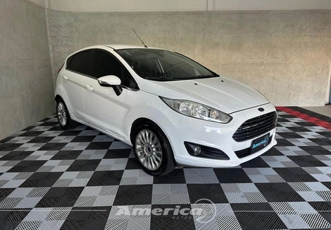 Ford Fiesta 2016 Branco — foto 1 de 3