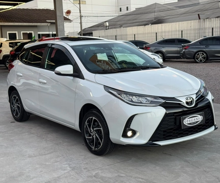 Toyota Yaris 2023 Branco — foto 1 de 3
