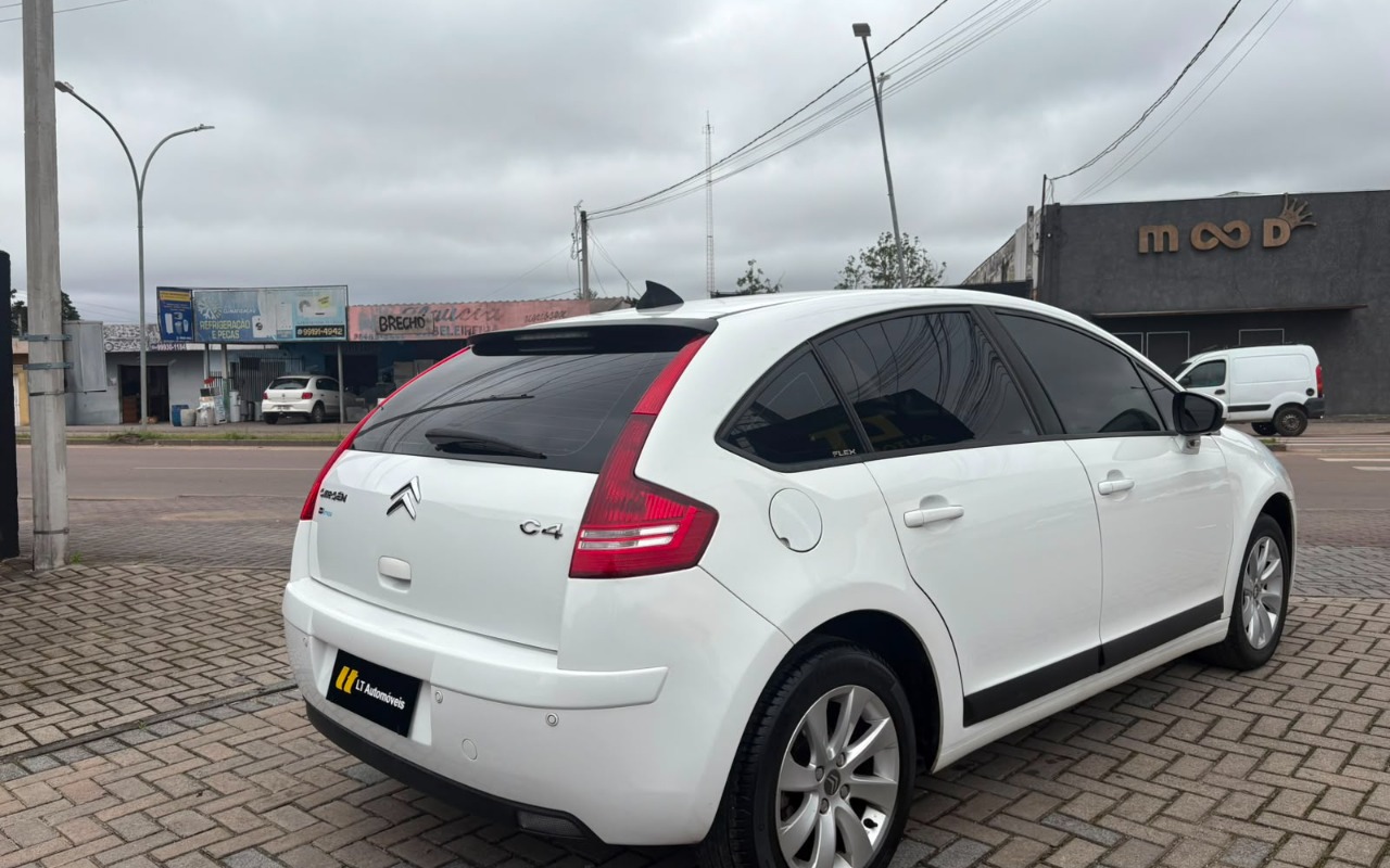 imagem-https://www.socarrao.com.br/sc-vehicle-images-prod/3306779/1787084931911-V2hhdHNBcHAgSW1hZ2UgMjAyNi0wOC0xNyBhdCAxMi4yNC4zNyAoNCkuanBlZw.jpeg