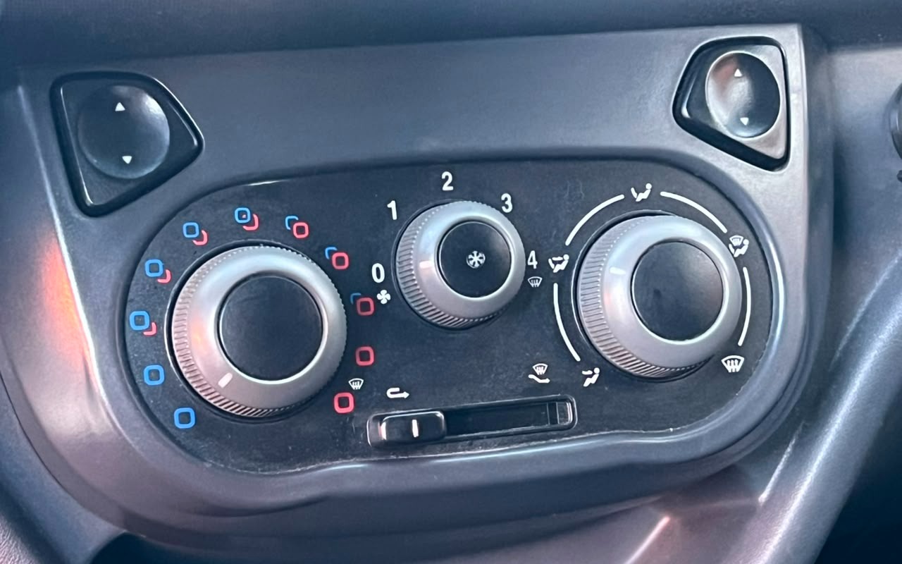 imagem-https://www.socarrao.com.br/sc-vehicle-images-prod/3307312/1787086494605-V2hhdHNBcHAgSW1hZ2UgMjAyNi0wOC0xOCBhdCAxNy4zOC40Mi5qcGVn.jpeg