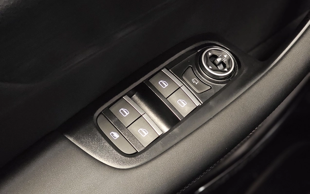 imagem-https://www.socarrao.com.br/sc-vehicle-images-prod/3308499/1787089388864-1_053313.jpg
