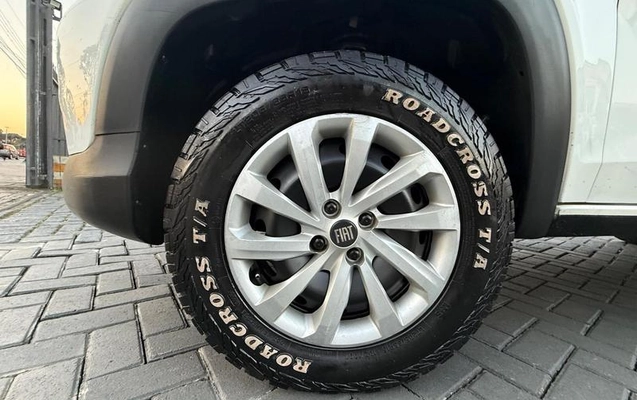 imagem-https://www.socarrao.com.br/sc-vehicle-images-prod/3309179/1789157100088-8358418_15_B_fccb8e347e.jpeg