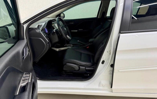 imagem-https://www.socarrao.com.br/sc-vehicle-images-prod/3309211/1789053070839-8393715_14_B_ec341df588.jpeg