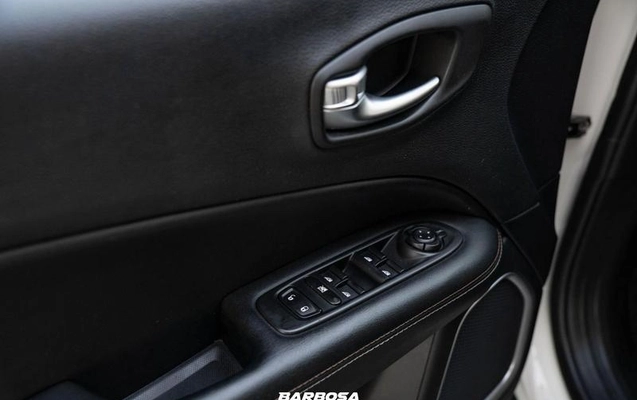 imagem-https://www.socarrao.com.br/sc-vehicle-images-prod/3310189/1787093963725-8353801_0_B_97192da8a6.jpeg