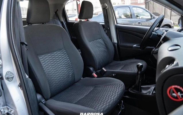 imagem-https://www.socarrao.com.br/sc-vehicle-images-prod/3310279/1787094332884-8381421_14_B_74823b862a.jpeg