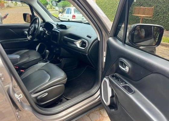 imagem-https://www.socarrao.com.br/sc-vehicle-images-prod/3322758/1787138181095-jeep-renegade-1.8-16v-flex-longitude-4p-automatico-wmimagem10405932479.jpg